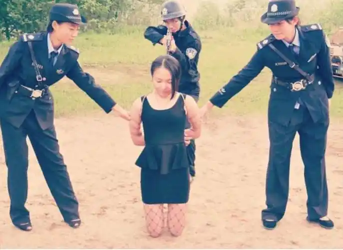 第二位女毒贩,是一个年轻的女人, 她在被执行死刑之前曾经向警方提出