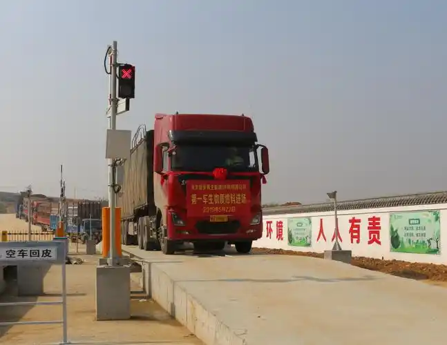 燃料车辆进场过磅称重.