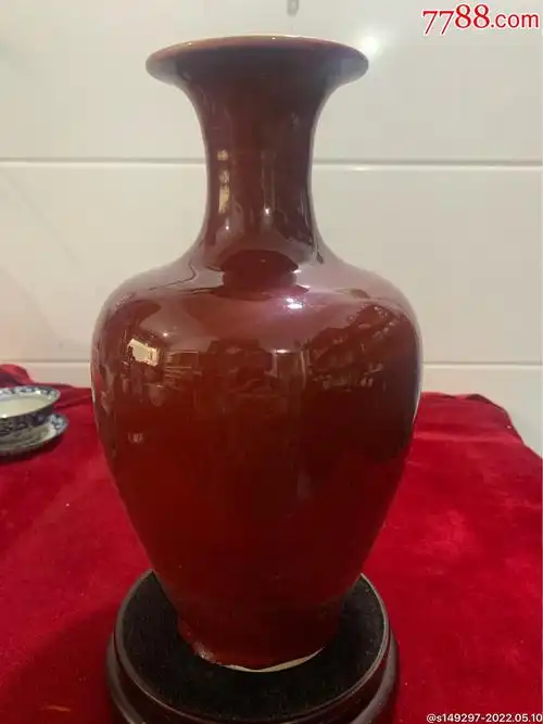 祭红釉敞口花瓶