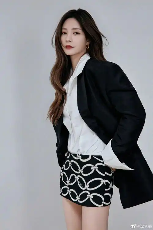 沈梦辰西装短裙##沈梦辰黑西装