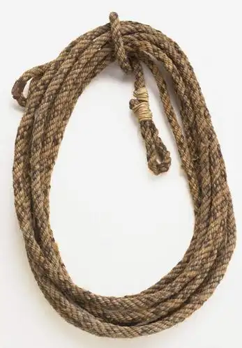 无人,竖图,俯视,室内,特写,白天,白色背景,静物,一根,盘旋,绳子,摄影