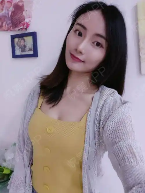 以前胸小的时候都是选择加厚型的内心,冬天能保暖,但是夏天就闷的很了