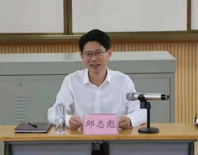 县长邱志彪带队调研督导教育工作