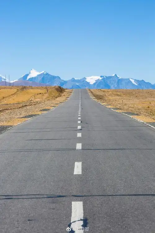 顺着这条路一直走,不要回头,你会发现生命已到尽头,路仍在远方