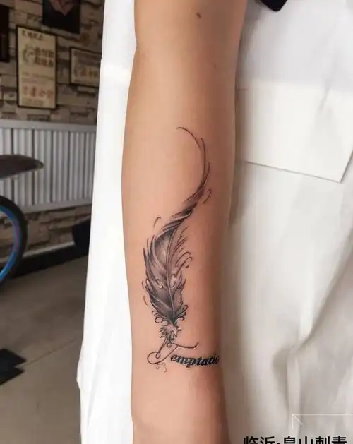 小臂羽毛纹身图片