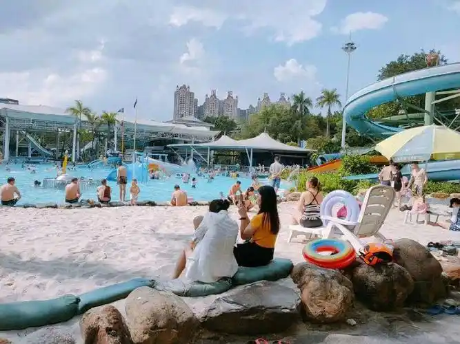 九曲湾水上乐园2大2小家庭套票1张