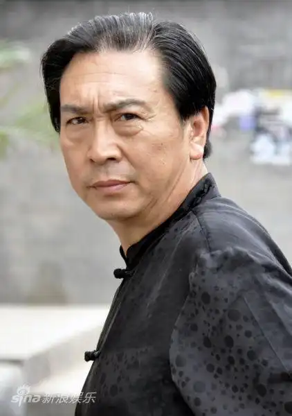 资料电视剧有爱就有家主角毕彦君饰何福生