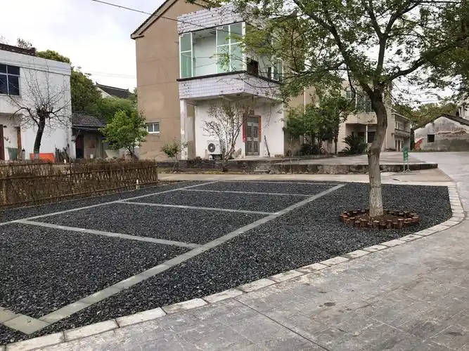 碎石铺设停车位