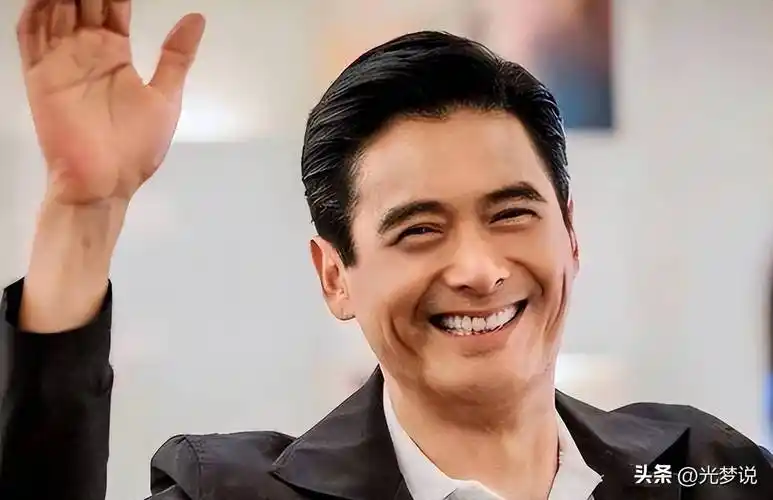 看了69岁周润发和陈道明同框,才明白骨相老和皮相老的差距有多大