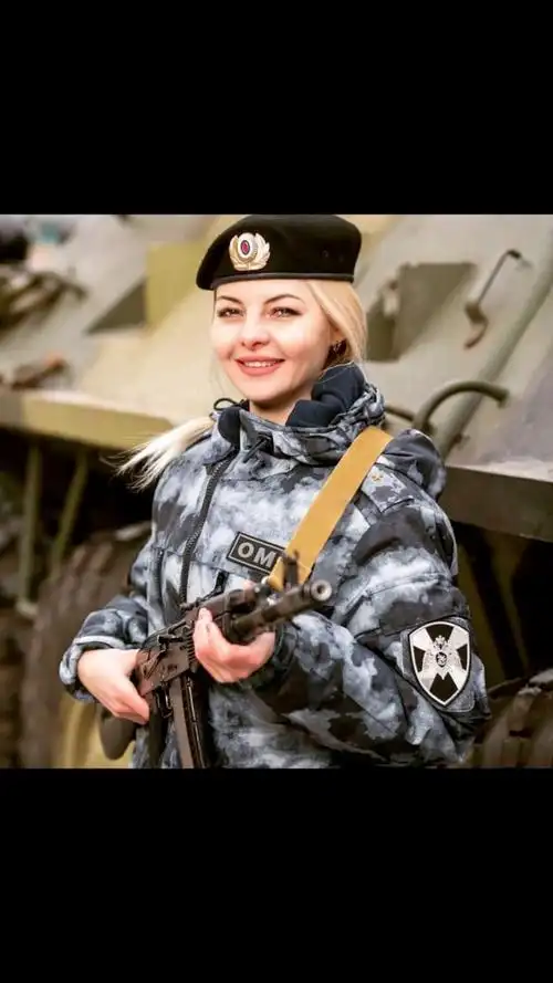 俄罗斯女兵风采!