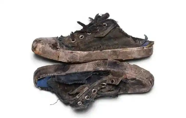 这双烂鞋卖12万元