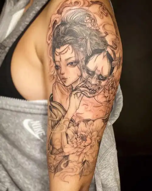 西雅图女子和般若面具