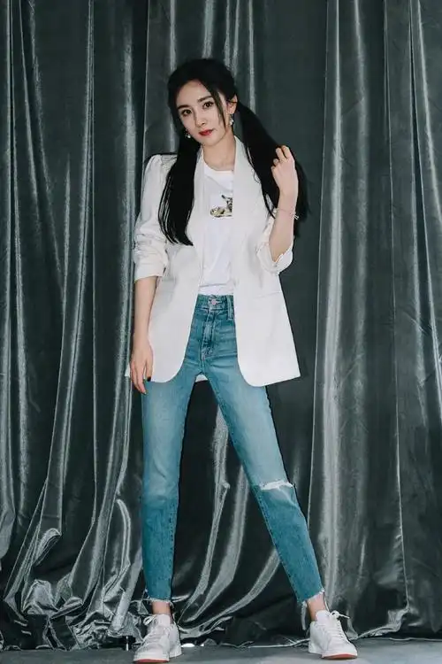 杨幂夏日穿衣搭配 每日穿衣搭配-ship188.com