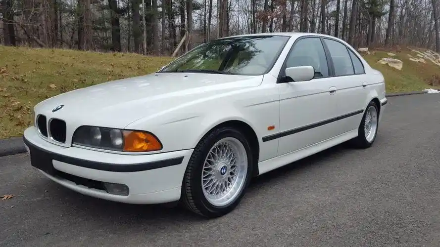 2000年宝马528i全高清壁纸和背景图像
