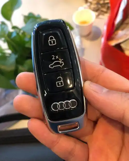 79万元买新奥迪a8l,20点优惠,拿到钥匙时车主沉默了良久_腾讯新闻