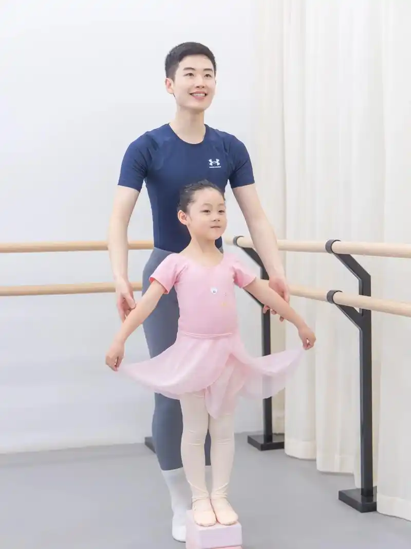 气质不是说说而已066岁小朋友站姿分享.