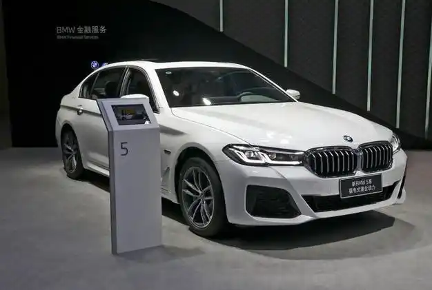 为什么说宝马5系是穷人买的?|轿车|豪华车|操控性|bmw5系列_网易订阅