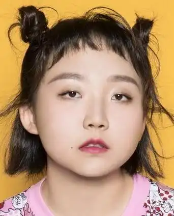 辣目洋子的走红诠释着颜值在自信面前不堪一击