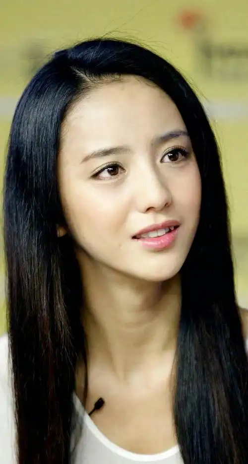 桃花眼卧蚕笑弧酒窝梨涡虎牙露出八颗牙齿于一身的人,笑起来会好看吗?