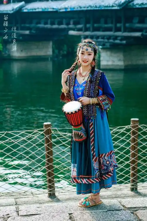 苗族服饰苗疆女子写真分享