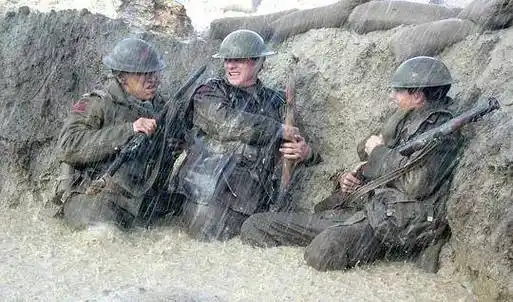 100年前英军大战德军的真实场面:战死50万人,尸横遍野