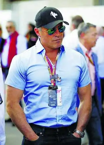 曾在风靡全球的美剧《六人行》中扮演"祖儿"(joey tribbiani)的