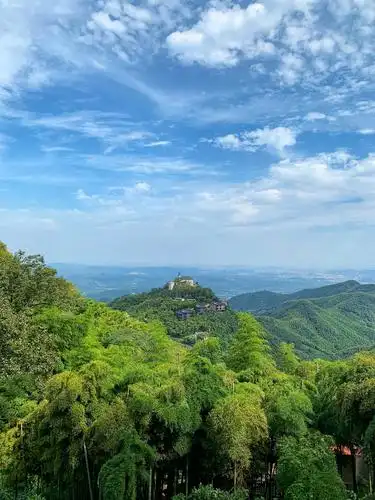 莫干山位于浙江省湖州市德清县