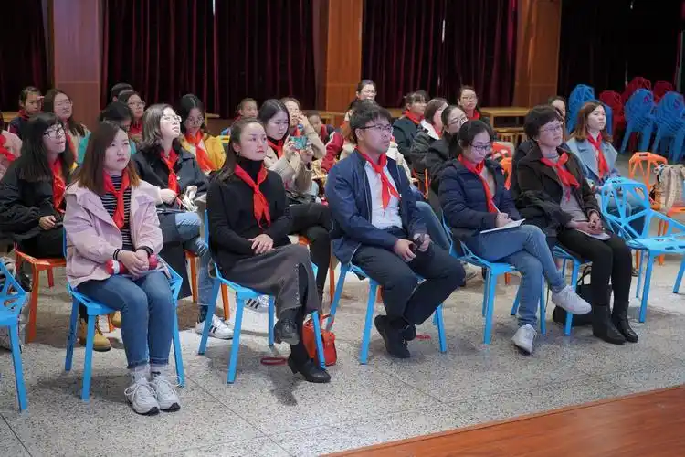 争创"上海市少先队工作示范校"是推进我校少先队工作的契机,朱泾二小