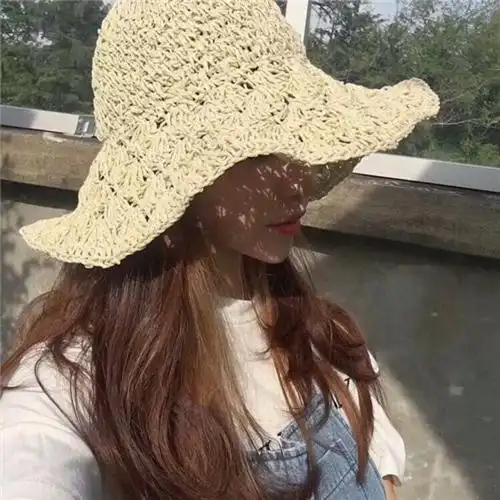 时尚个性戴帽子系列女生头像 幸福源于满足