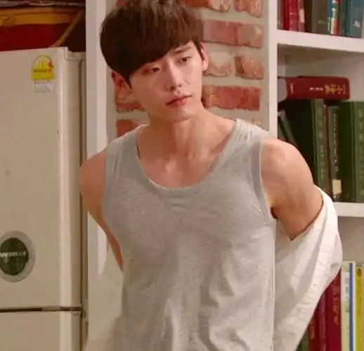 《黑话律师》李钟硕是肌肉花美男,健身前后差超多,身材变化史公开