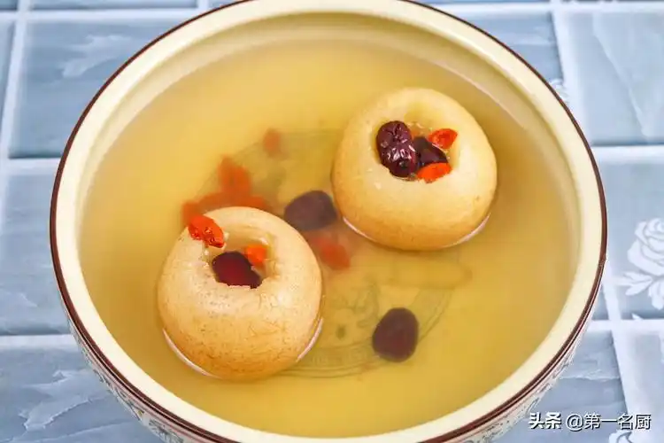 这才是冰糖炖雪梨的正确做法,酸甜可口吃不够,大人小孩都能喝