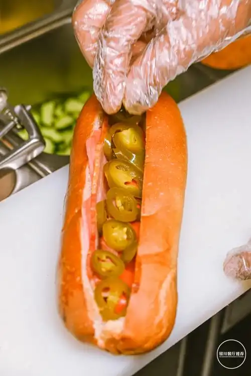 银川建发现代城新开1家热狗店,不能忍