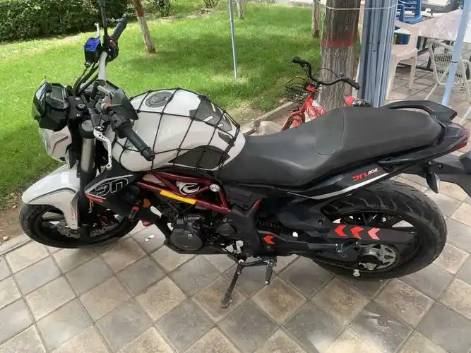 贝纳利302龙3摩托