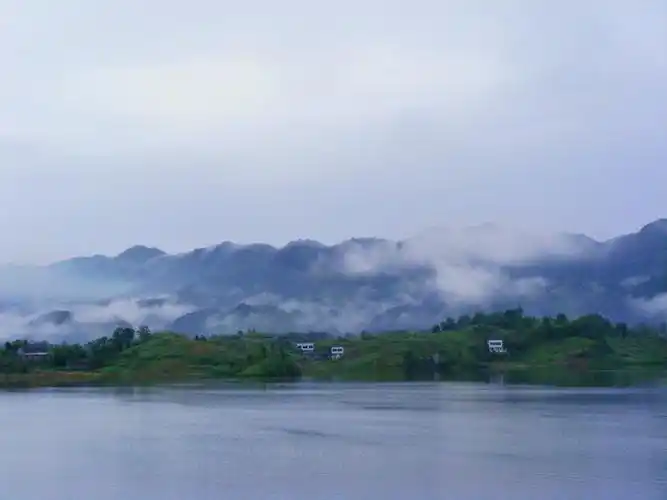 百岛湖雨后即景