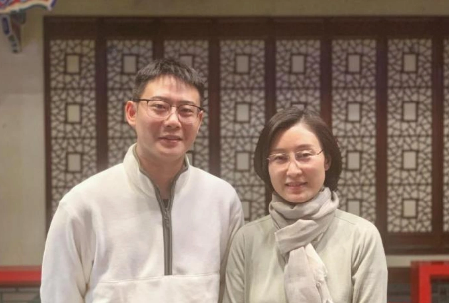 栾云平晒出和张火丁合影照,引网友猜测:张云雷事件是误会?