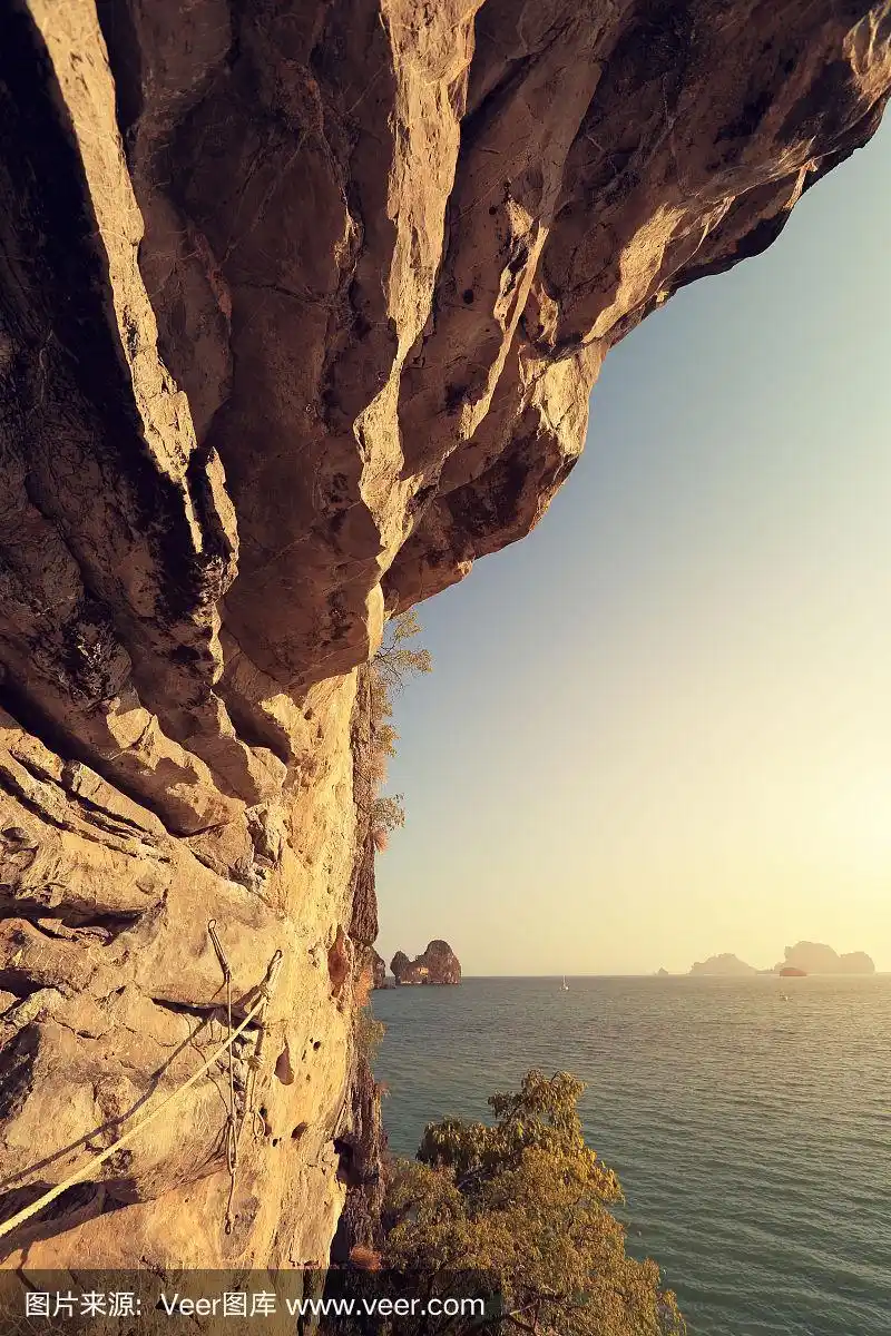 美丽的海边岩壁景观