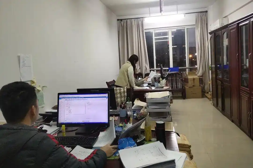 柳北法院全员加班人