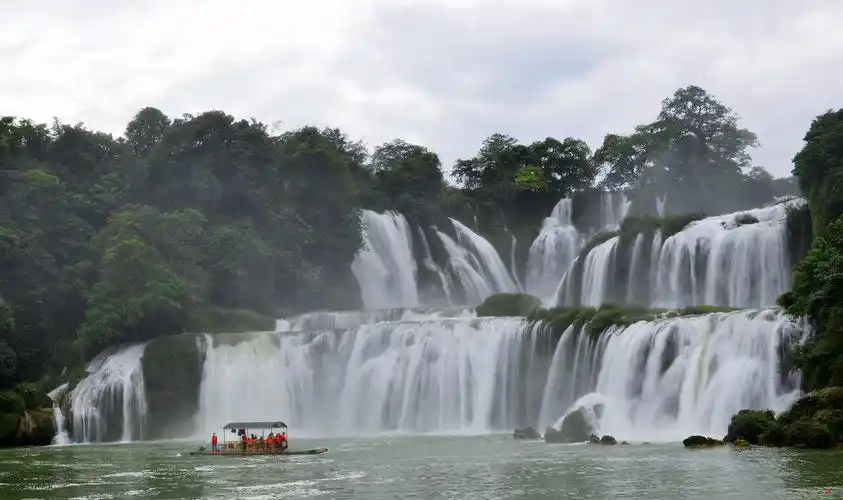 中国最美六大瀑布之一德天瀑布荣获首页精华