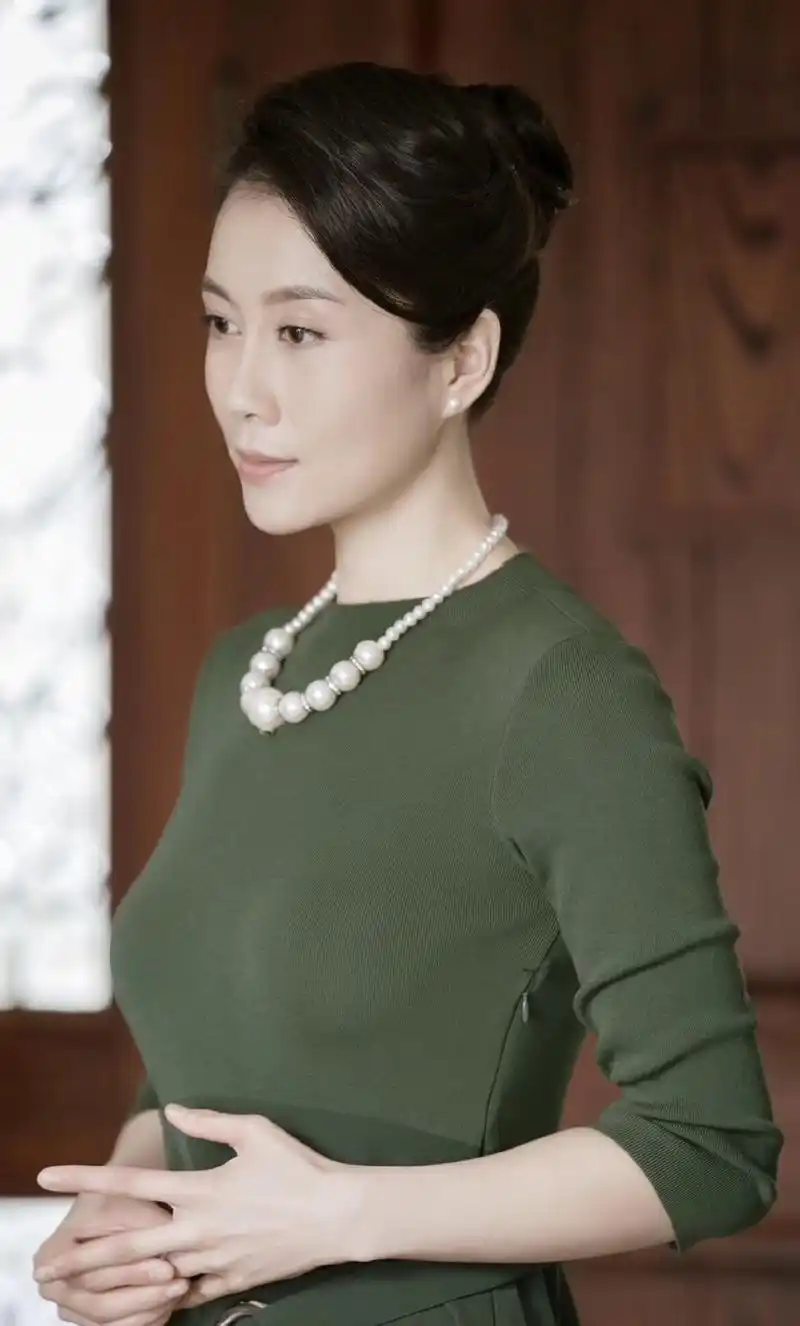 2003年,参演《刺虎》,与年羹尧的扮演者吕良伟是一