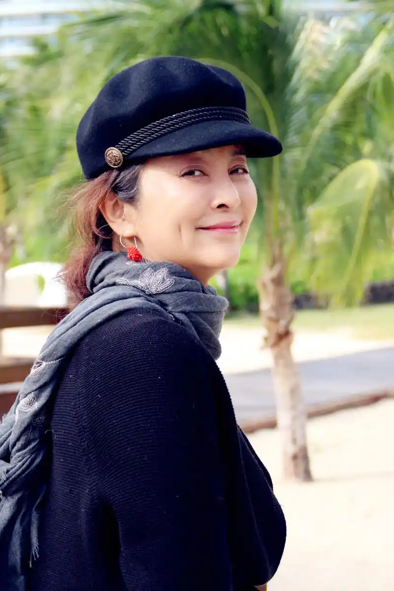 她嫁三次外国人都离婚,对婚姻死心,今55岁被黄渤"看中"|黄渤|李勤勤