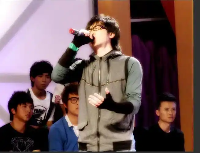 data-lemmaid="10327113">莲花府邸 /a>驻唱歌手,2009年10月" a