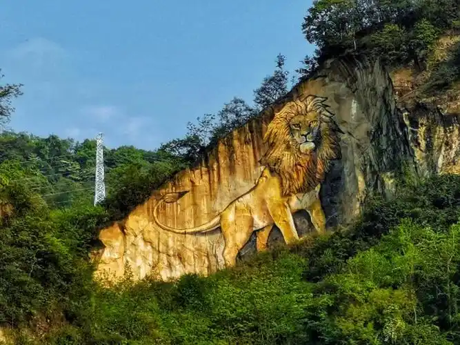 成都彭州狮子山真有狮子