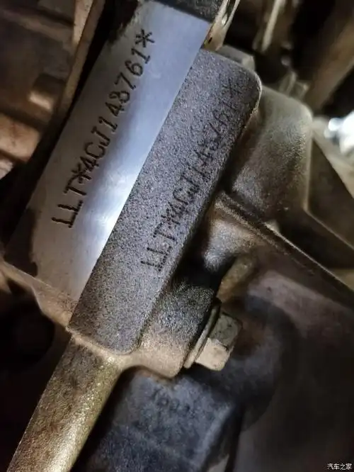 昂科雷的发动机号是并排两组一样的号码吗?2011年