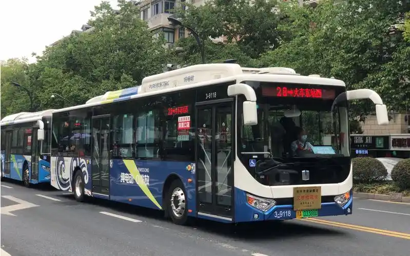 致敬公交劳模原速纪录劳模服务杭州公交28路植物园火车东站西孔胜东