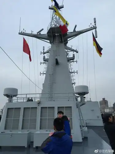 中国海军长白山号两栖登陆舰