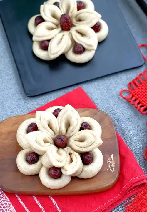 时间,又提高了成功率,形状不走样,新手也不会失败,蒸好的馒头弹性十足