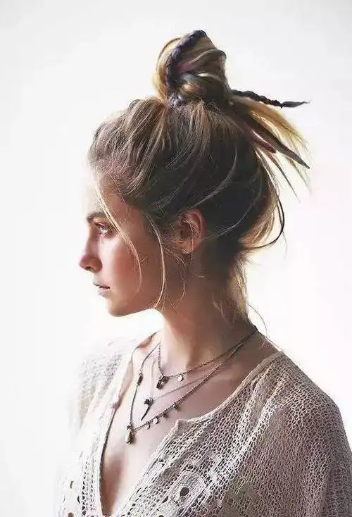 初夏扎冲天辫子真洋气爆了 可爱大方修脸型辫子发型