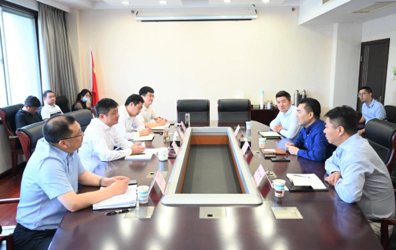 图片6月8日上午,区委书记朱海波会见红星置业总裁林忠海一行,双方围绕