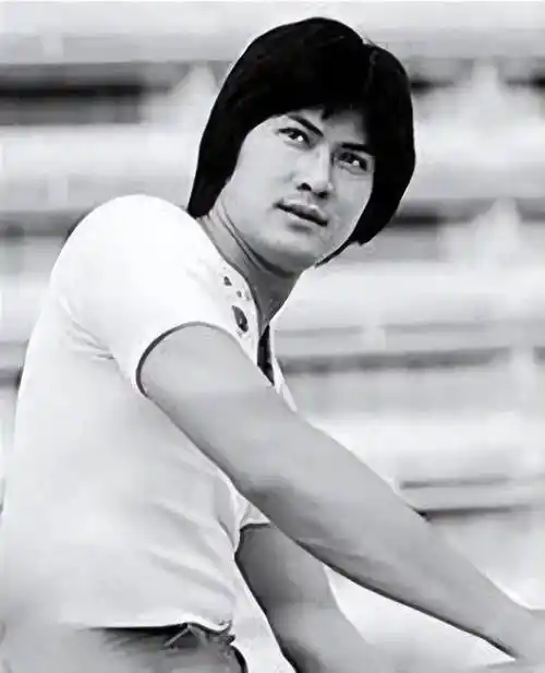 原创香港黑道大佬17岁出道31岁成立电影公司51岁因为蓝洁瑛事件名声尽