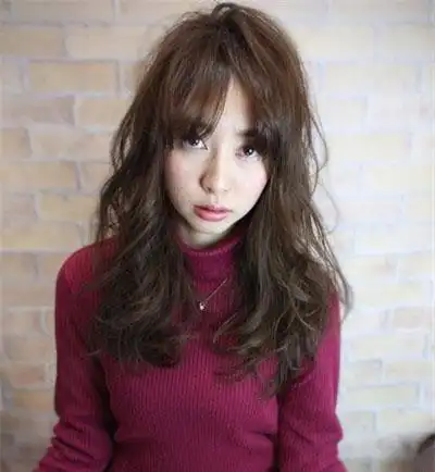 方脸女生适合的卷发发型图片
